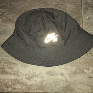 Nike sb bucket hat